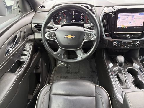 Used 2023 Chevrolet Traverse Premier FWD image 14