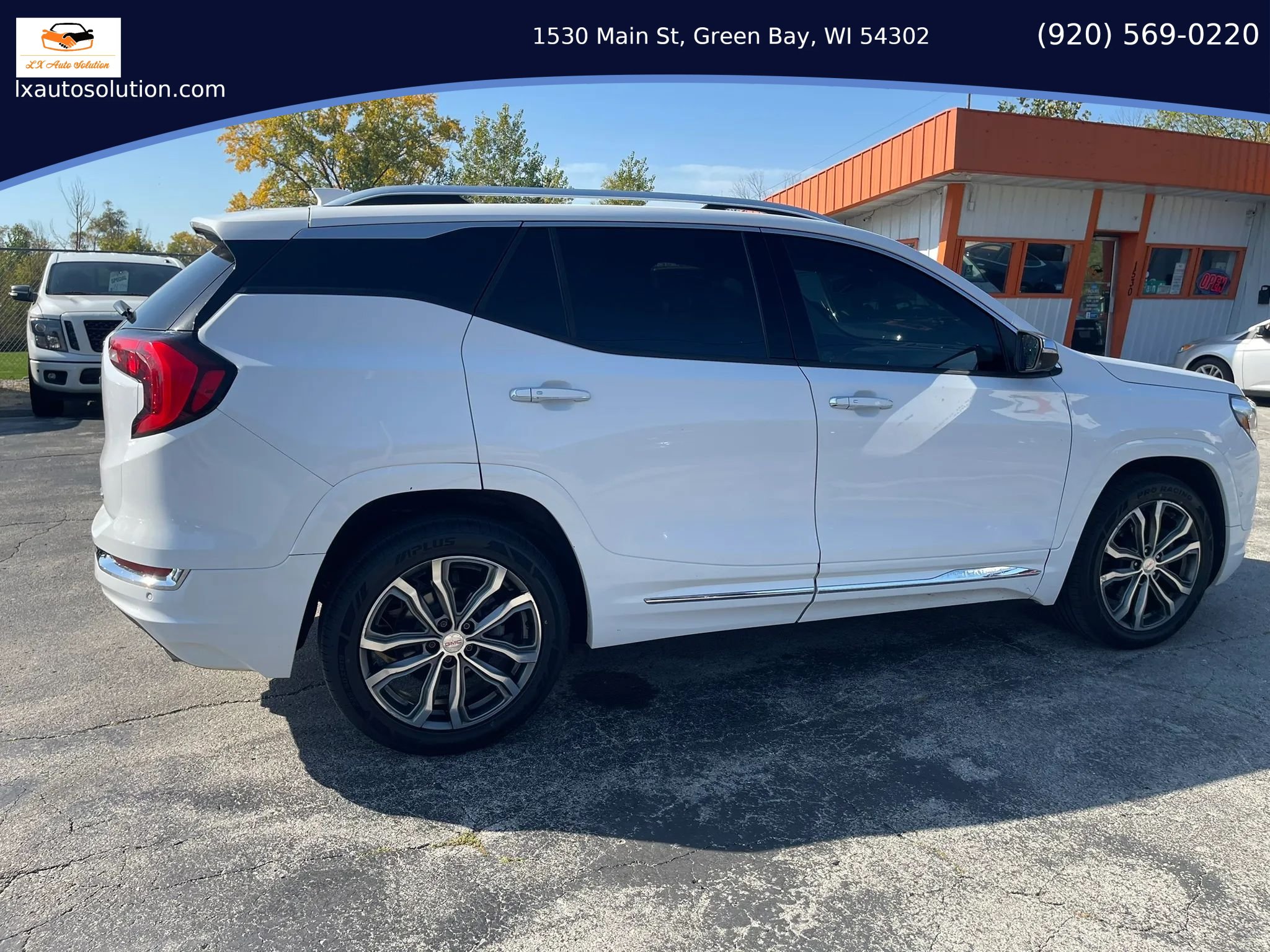 Used 2020 GMC Terrain Denali w/ GMC Pro Grade Package AWD/4WD image 9