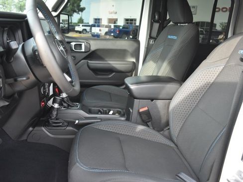 Used 2024 Jeep Wrangler Unlimited Rubicon 4xe w/ Technology Group AWD/4WD image 15
