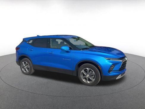 Used 2026 Chevrolet Blazer LT AWD/4WD image 2