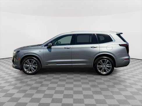 Used 2025 Cadillac XT6 Premium Luxury AWD/4WD image 4