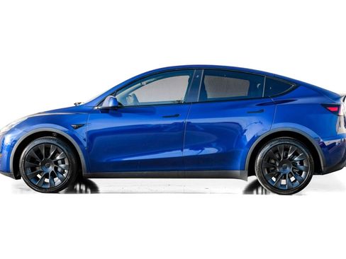 Used 2021 Tesla Model Y Long Range image 9