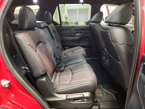 Certified 2025 Honda Pilot Black Edition image 33