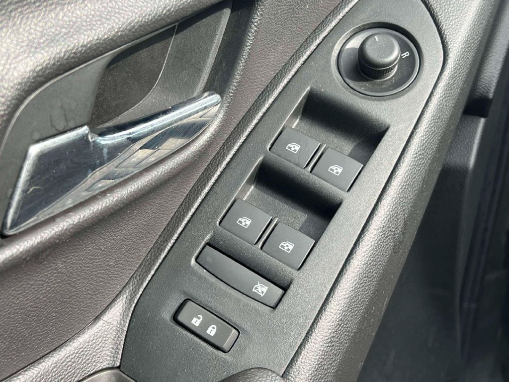 Used 2019 Chevrolet Trax LT w/ LT Convenience Package AWD/4WD image 18