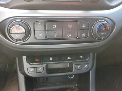Used 2020 Chevrolet Colorado LT w/ Luxury Package AWD/4WD image 12