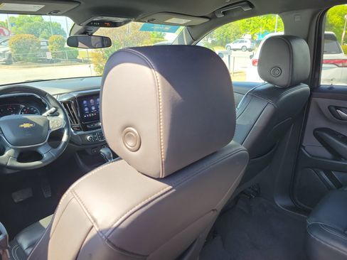 Used 2023 Chevrolet Traverse LT w/ LPO, Floor Liner Package FWD image 13