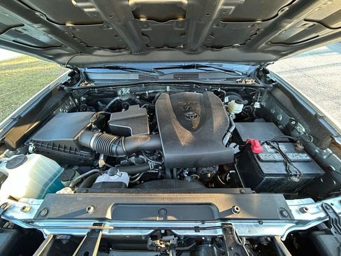 Used 2022 Toyota Tacoma SR5 image 11