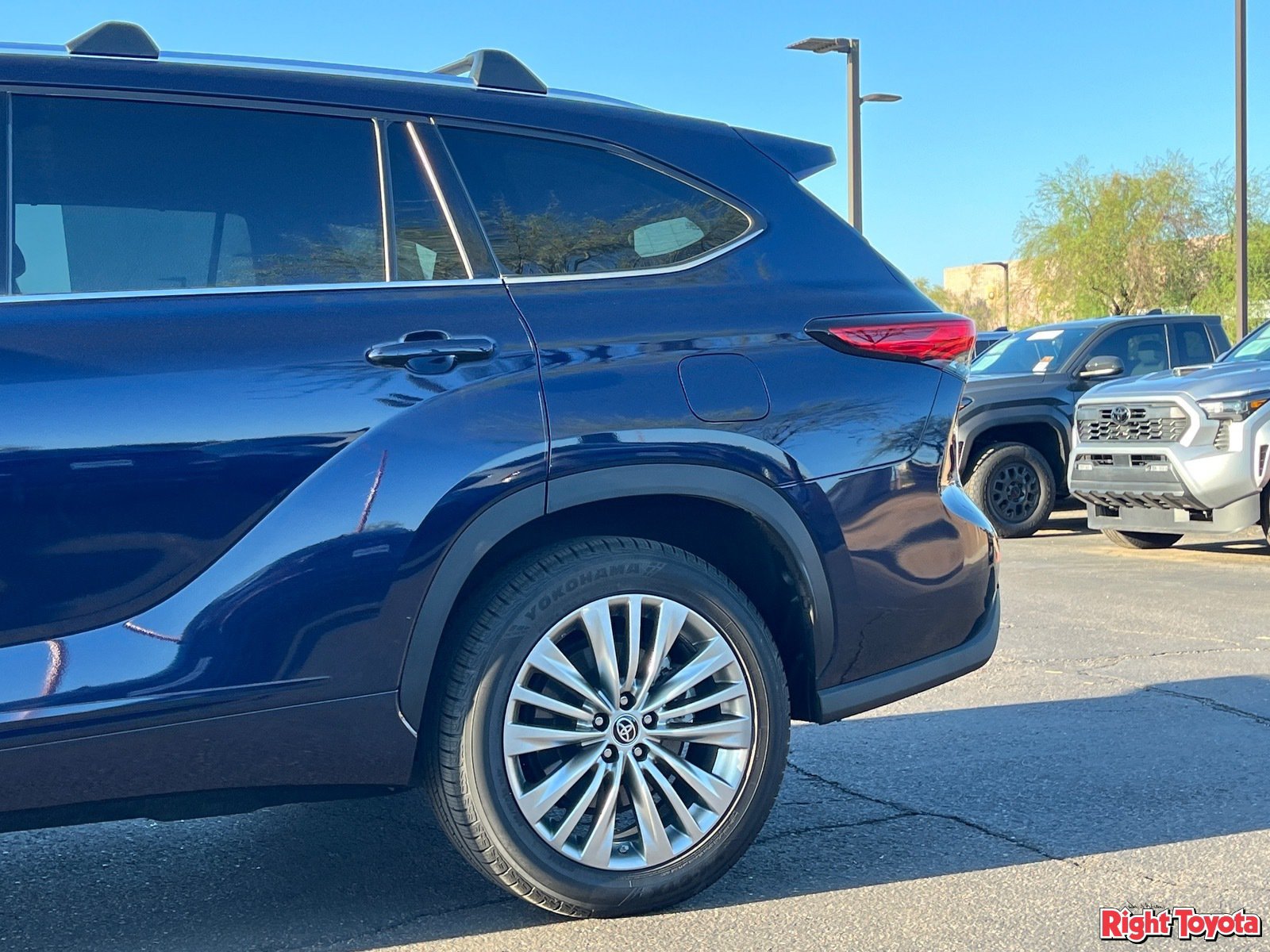 Used 2022 Toyota Highlander Platinum FWD image 11