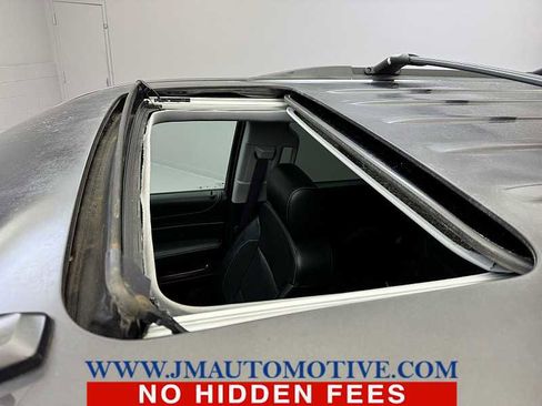 Used 2017 GMC Yukon XL SLT w/ Open Road Package image 11