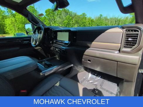 Used 2024 Chevrolet Silverado 2500 ZR2 w/ Technology Package AWD/4WD image 31