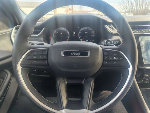 Used 2024 Jeep Grand Cherokee L Altitude image 16