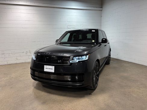 Used 2023 Land Rover Range Rover SV AWD/4WD image 2