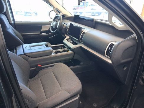 Used 2025 Ford Expedition Max Active AWD/4WD image 24