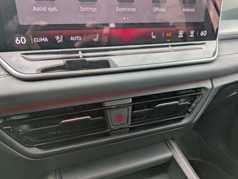 Used 2025 Volkswagen Tiguan SE R-Line AWD/4WD image 12