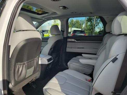 Used 2024 Hyundai Palisade SEL w/ Premium Package FWD image 15
