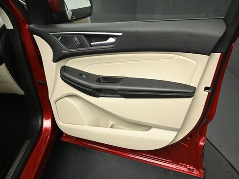 Certified 2022 Ford Edge Titanium w/ Class II Trailer Tow Package image 33