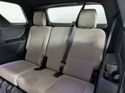 Used 2022 Chevrolet Traverse LS image 23