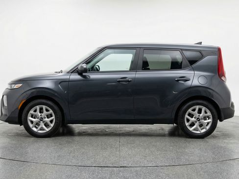 Used 2025 Kia Soul LX w/ LX Technology Package FWD image 5