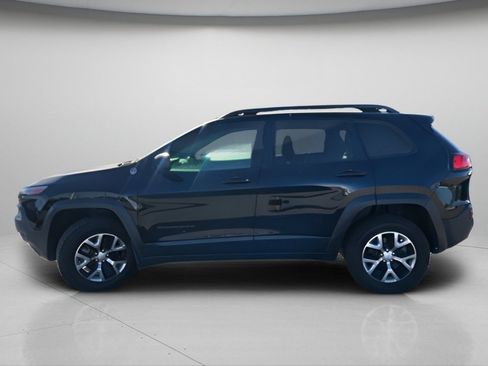 Used 2018 Jeep Cherokee Trailhawk AWD/4WD image 12