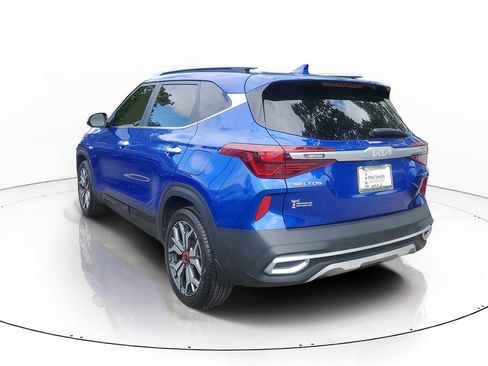 Certified 2022 Kia Seltos SX w/ Sunroof Package AWD/4WD image 4