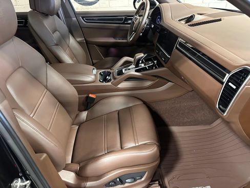 Used 2023 Porsche Cayenne Platinum Edition AWD/4WD image 30