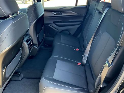 New 2025 Jeep Grand Cherokee Laredo X image 16