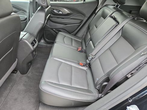 Used 2023 GMC Terrain SLT image 16