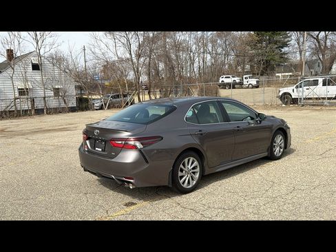 Used 2024 Toyota Camry SE image 5