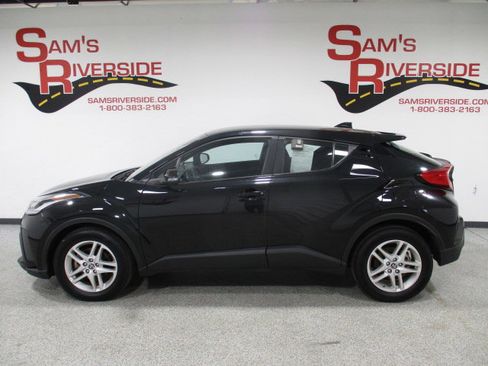 Used 2020 Toyota C-HR image 2