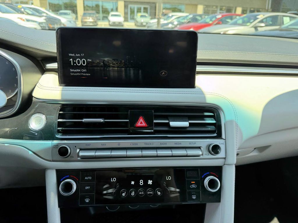 Certified 2025 Genesis G70 2.5T AWD/4WD image 30