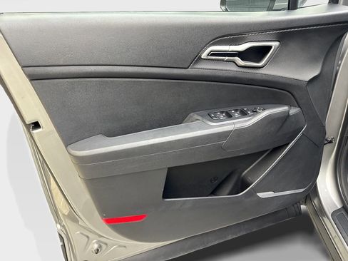 Used 2025 Kia Sportage LX FWD image 31