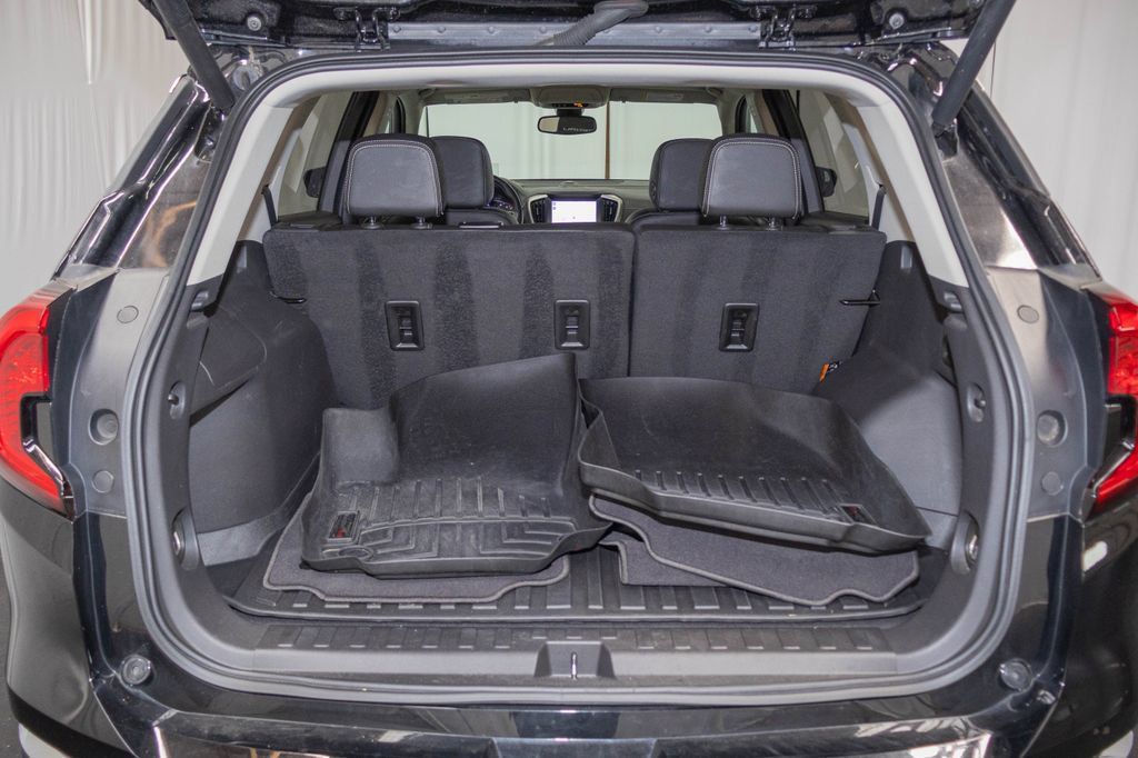 Used 2024 GMC Terrain Denali w/ Denali Premium Package AWD/4WD image 13