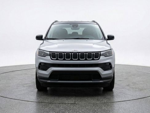 Used 2025 Jeep Compass Limited image 2