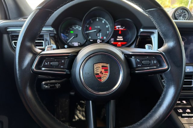 Used 2024 Porsche Macan AWD/4WD image 28