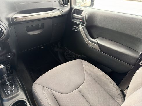 Used 2018 Jeep Wrangler Unlimited Sport S AWD/4WD image 13