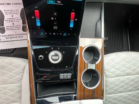 Used 2025 Cadillac Escalade Sport Platinum w/ LPO, ONYX Package image 13