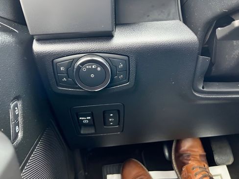 Used 2019 Ford F150 XLT w/ Equipment Group 302A Luxury AWD/4WD image 32