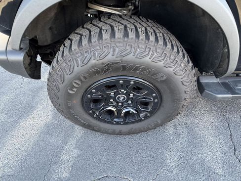 Used 2023 Ford Bronco Wildtrak image 6