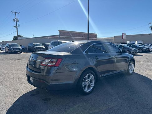 Used 2017 Ford Taurus SE FWD image 6
