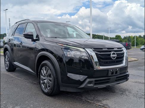 Used 2025 Nissan Pathfinder SV AWD/4WD image 2