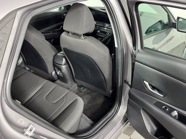 Used 2024 Hyundai Elantra SEL FWD image 26
