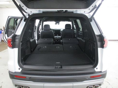 New 2026 GMC Acadia Elevation image 13