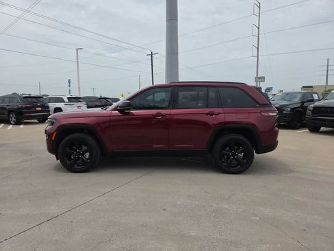 Used 2024 Jeep Grand Cherokee Limited w/ Luxury Tech Group II AWD/4WD image 11