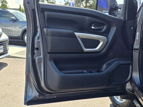 Used 2022 Nissan Titan SV w/ SV Convenience Package image 21