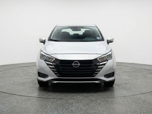 Used 2025 Nissan Versa SV image 2