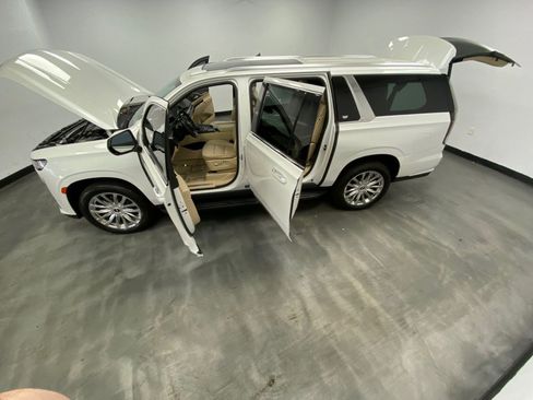 Used 2021 Cadillac Escalade ESV Premium Luxury AWD/4WD image 51