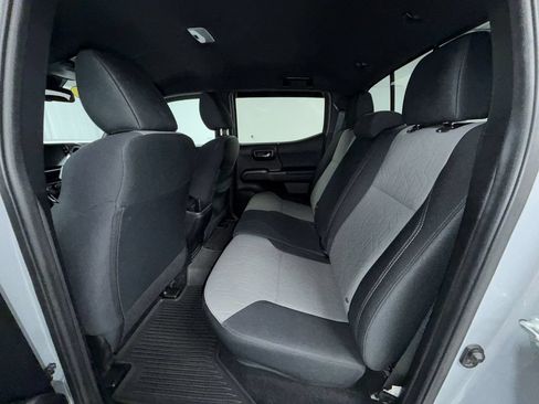 Used 2021 Toyota Tacoma TRD Sport w/ Technology Package AWD/4WD image 5