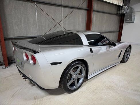 Used 2007 Chevrolet Corvette Coupe w/ Performance Package image 11