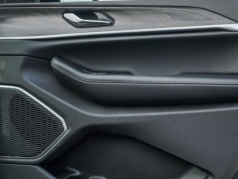 New 2026 Jeep Grand Cherokee Limited w/ Luxury Tech Group II image 10