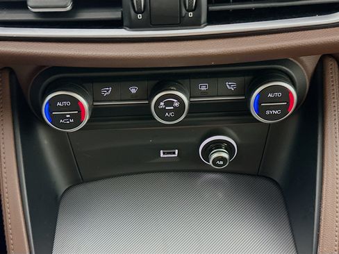 Used 2018 Alfa Romeo Stelvio Sport w/ Quick Order Package 22J Sport AWD/4WD image 24